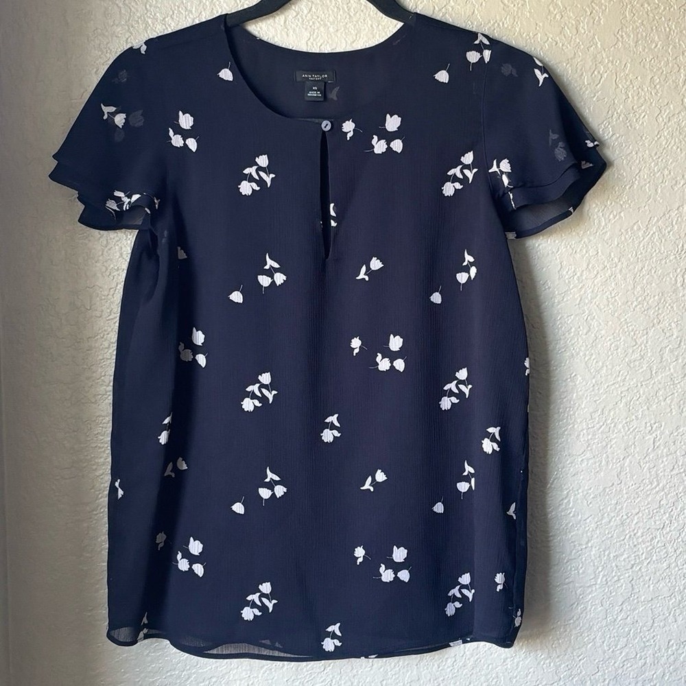Women's Shirt Sleeve Dressy Flutter Sleeve Top - Size XS, Ann Taylor Factory